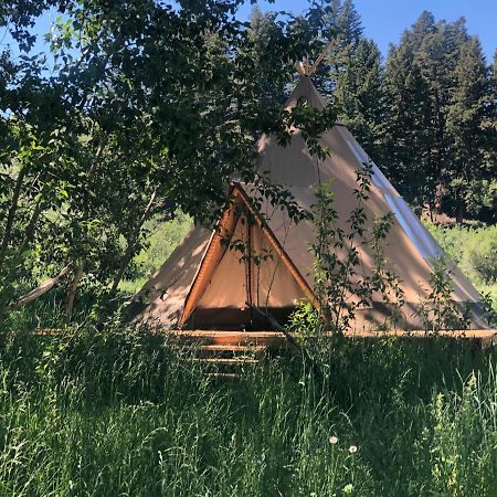 Bodhi Farms Hotel Боузман Екстериор снимка