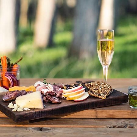 Bodhi Farms Hotel Боузман Екстериор снимка