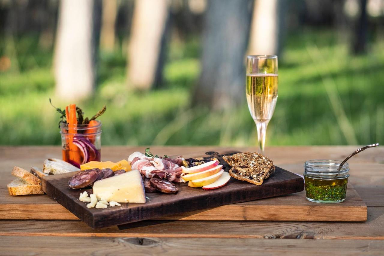 Bodhi Farms Hotel Боузман Екстериор снимка